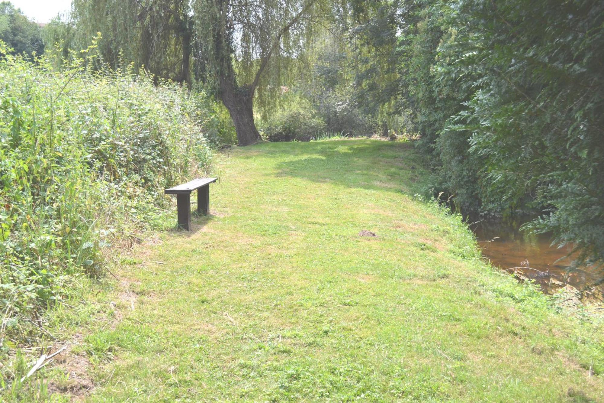 Les Bruyeres Gite Montbron Екстериор снимка